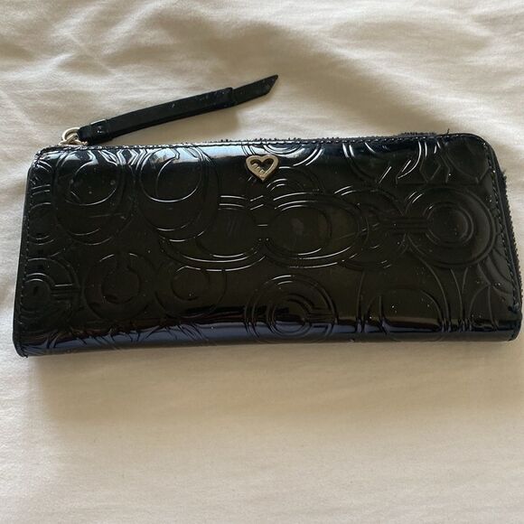 COACH POPPY Black Shiny Leather Zippered Wallet - Picture 1 of 6